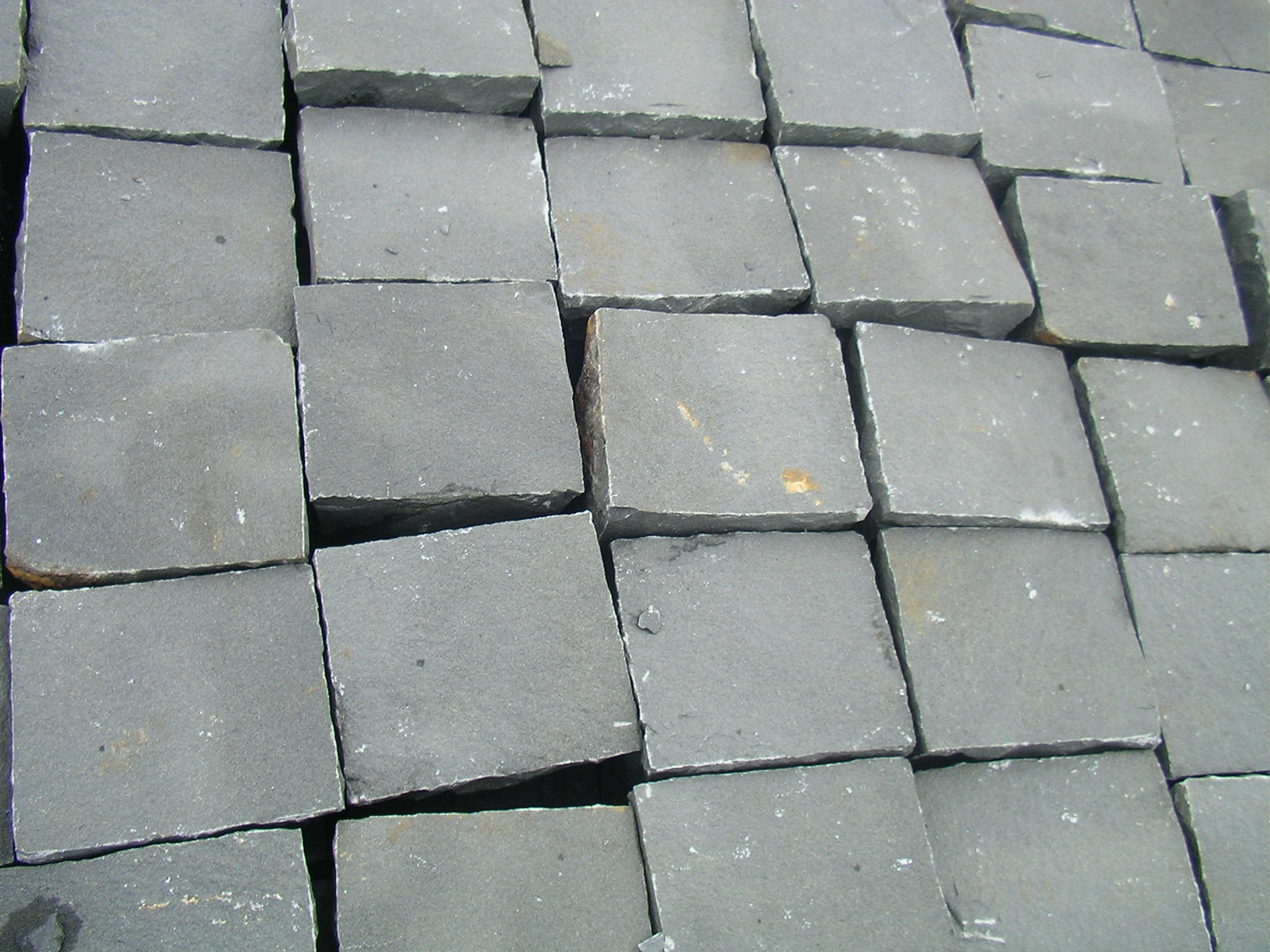 www.aplusstone.vn - BASALT VIETNAM - Basalt cubes / cobbles - Vietnam basalt